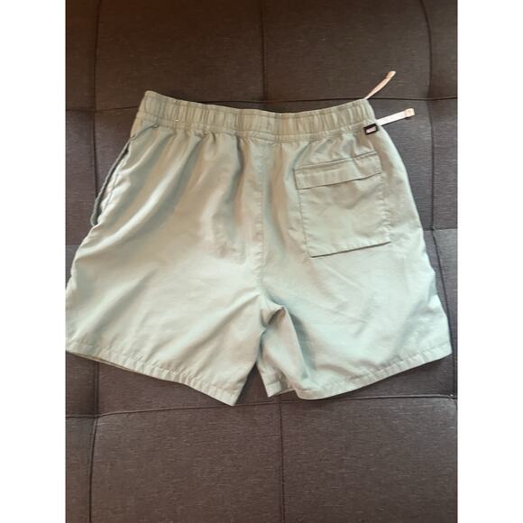 Nike Dri-Fit, Plain Green Shorts, Mens Small, Drawstring and Back Pockets - Picture 2 of 2